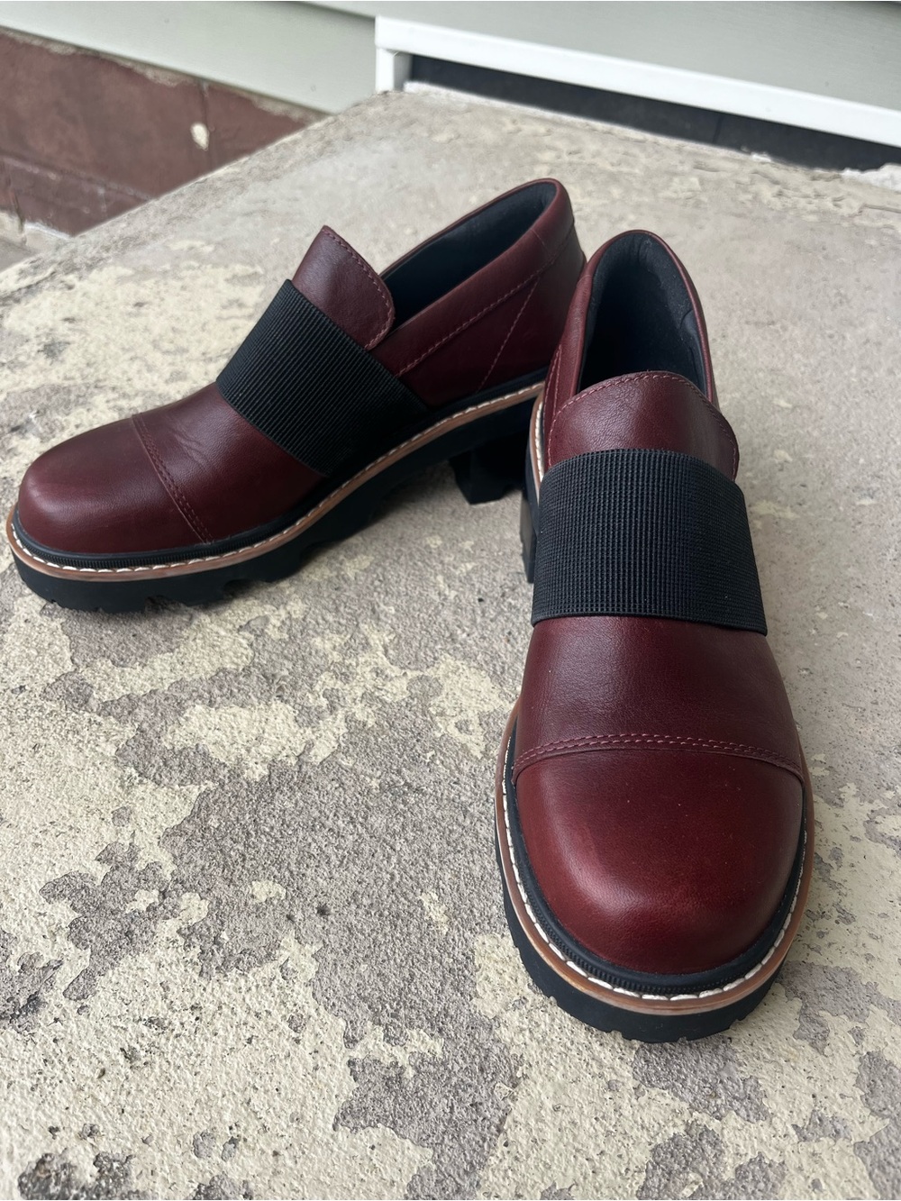 New Brown Sorel Loafers with Black Elastic Strap